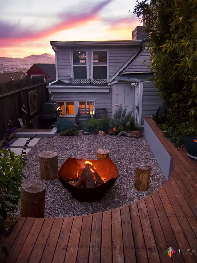 用曲線造型庭院設(shè)計(jì)裝修更適合小花園