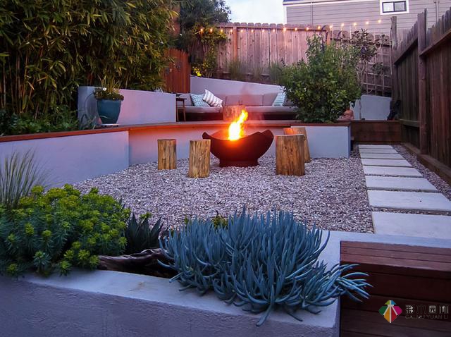 用曲線造型庭院設(shè)計(jì)裝修更適合小花園